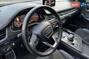 Внедорожник / Кроссовер Audi Q7 2017 в 