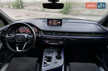 Внедорожник / Кроссовер Audi Q7 2017 в 