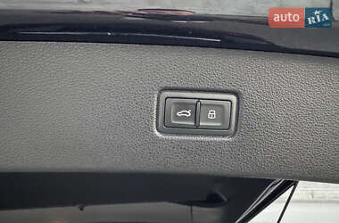 Внедорожник / Кроссовер Audi Q7 2017 в 