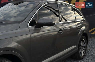 Внедорожник / Кроссовер Audi Q7 2017 в 