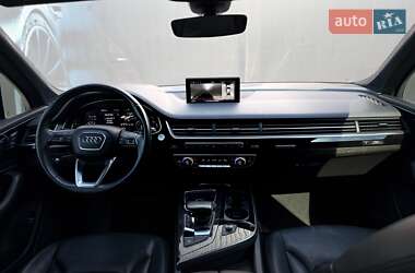 Внедорожник / Кроссовер Audi Q7 2017 в 