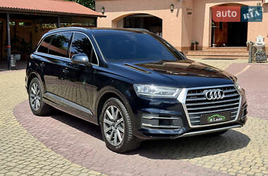 Внедорожник / Кроссовер Audi Q7 2016 в 