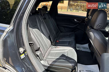 Внедорожник / Кроссовер Audi Q7 2016 в 