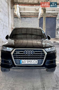 Внедорожник / Кроссовер Audi Q7 2016 в 