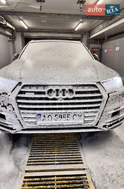 Внедорожник / Кроссовер Audi Q7 2016 в 