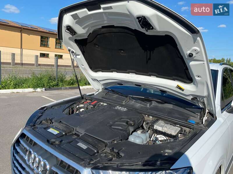 Внедорожник / Кроссовер Audi Q7 2016 в Казатине