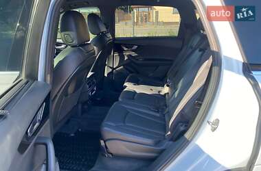 Внедорожник / Кроссовер Audi Q7 2016 в 