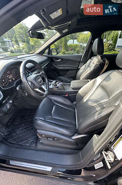 Внедорожник / Кроссовер Audi Q7 2017 в 