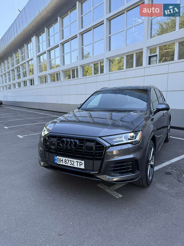 Внедорожник / Кроссовер Audi Q7 2021 в 