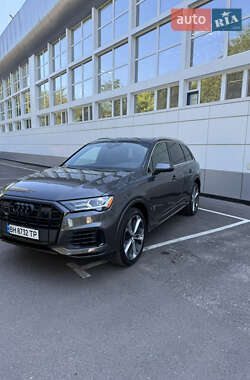 Внедорожник / Кроссовер Audi Q7 2021 в 