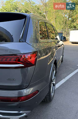 Внедорожник / Кроссовер Audi Q7 2021 в 