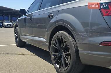 Внедорожник / Кроссовер Audi Q7 2018 в 