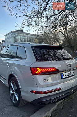 Внедорожник / Кроссовер Audi Q7 2022 в 