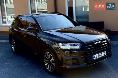Внедорожник / Кроссовер Audi Q7 2017 в 