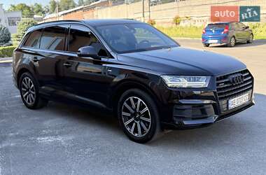 Внедорожник / Кроссовер Audi Q7 2017 в 
