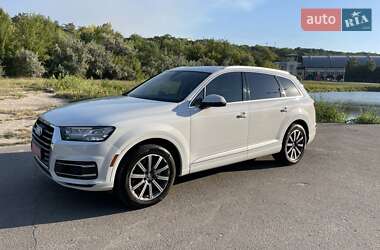 Внедорожник / Кроссовер Audi Q7 2016 в 