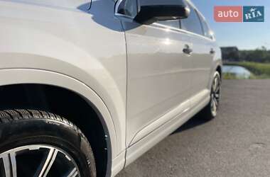 Внедорожник / Кроссовер Audi Q7 2016 в 
