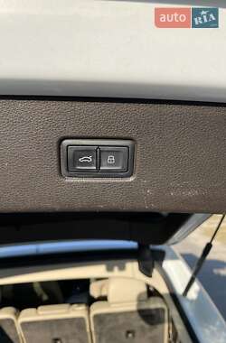 Внедорожник / Кроссовер Audi Q7 2016 в 