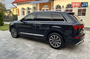 Внедорожник / Кроссовер Audi Q7 2017 в 