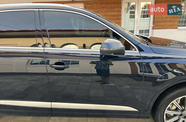 Внедорожник / Кроссовер Audi Q7 2017 в 