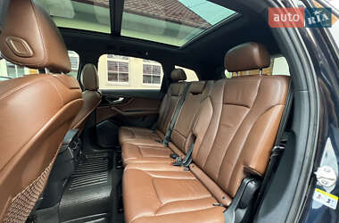 Внедорожник / Кроссовер Audi Q7 2017 в 