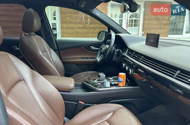Внедорожник / Кроссовер Audi Q7 2017 в 