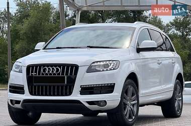 Внедорожник / Кроссовер Audi Q7 2015 в 