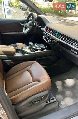 Внедорожник / Кроссовер Audi Q7 2017 в 