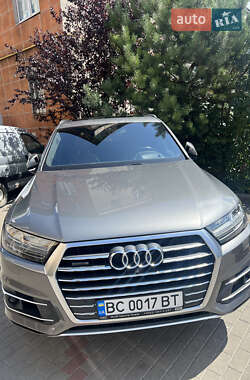 Внедорожник / Кроссовер Audi Q7 2017 в 