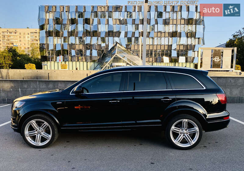 Внедорожник / Кроссовер Audi Q7 2015 в 