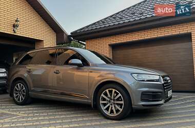 Внедорожник / Кроссовер Audi Q7 2017 в 
