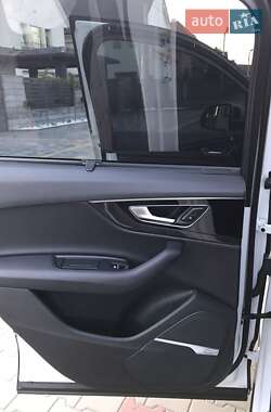 Позашляховик / Кросовер Audi Q7 2016 в 