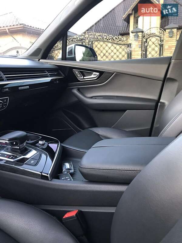 Внедорожник / Кроссовер Audi Q7 2016 в Луцке
