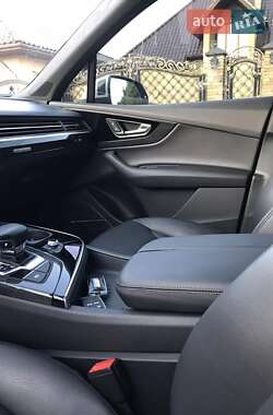 Позашляховик / Кросовер Audi Q7 2016 в 