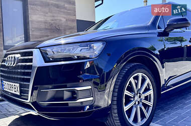 Позашляховик / Кросовер Audi Q7 2017 в 