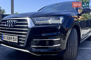 Позашляховик / Кросовер Audi Q7 2017 в 
