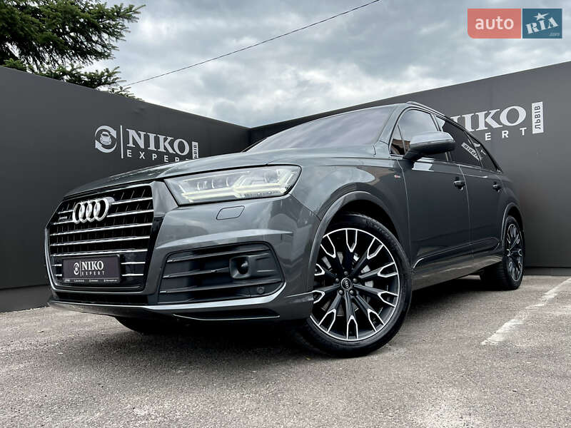 Внедорожник / Кроссовер Audi Q7 2015 в 
