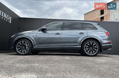 Внедорожник / Кроссовер Audi Q7 2015 в 