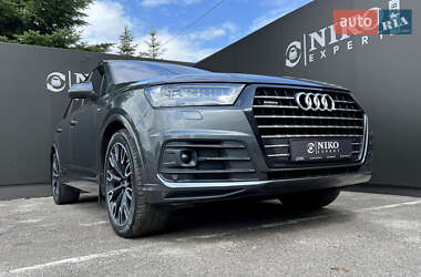 Внедорожник / Кроссовер Audi Q7 2015 в 