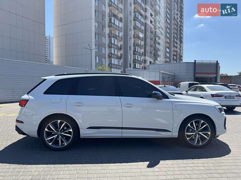 Внедорожник / Кроссовер Audi Q7 2025 в Одессе
