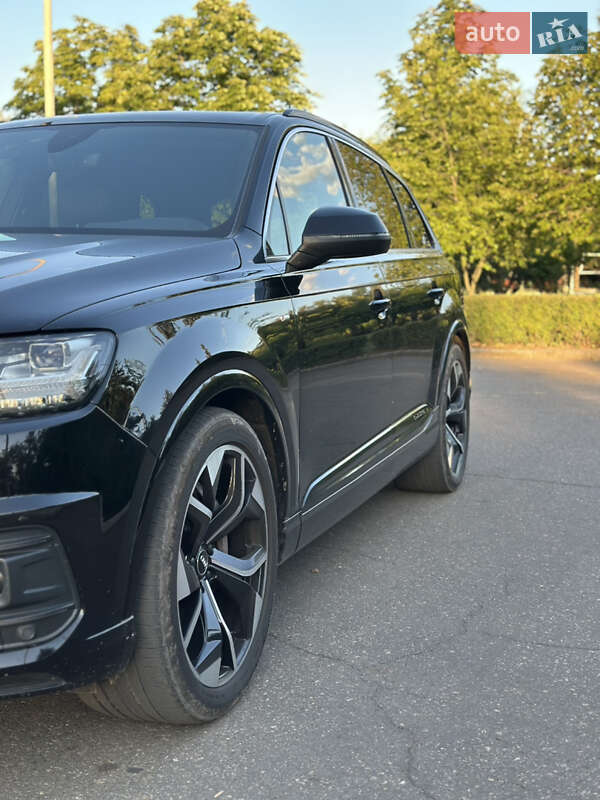 Внедорожник / Кроссовер Audi Q7 2015 в Южноукраинске