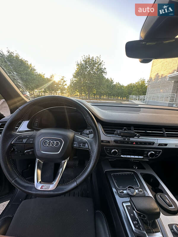 Внедорожник / Кроссовер Audi Q7 2015 в Южноукраинске