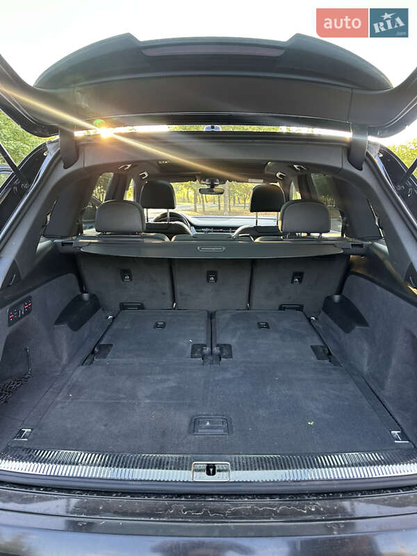 Внедорожник / Кроссовер Audi Q7 2015 в Южноукраинске