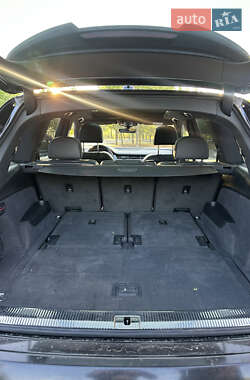 Внедорожник / Кроссовер Audi Q7 2015 в 
