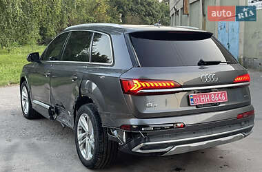 Внедорожник / Кроссовер Audi Q7 2021 в 
