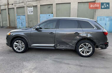 Внедорожник / Кроссовер Audi Q7 2021 в 