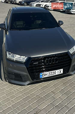 Внедорожник / Кроссовер Audi Q7 2016 в 