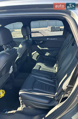 Внедорожник / Кроссовер Audi Q7 2016 в 