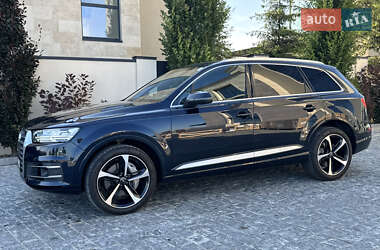 Внедорожник / Кроссовер Audi Q7 2017 в 