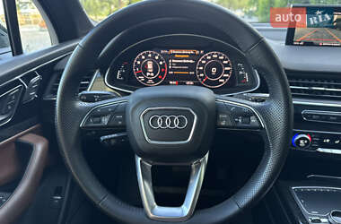 Внедорожник / Кроссовер Audi Q7 2017 в 